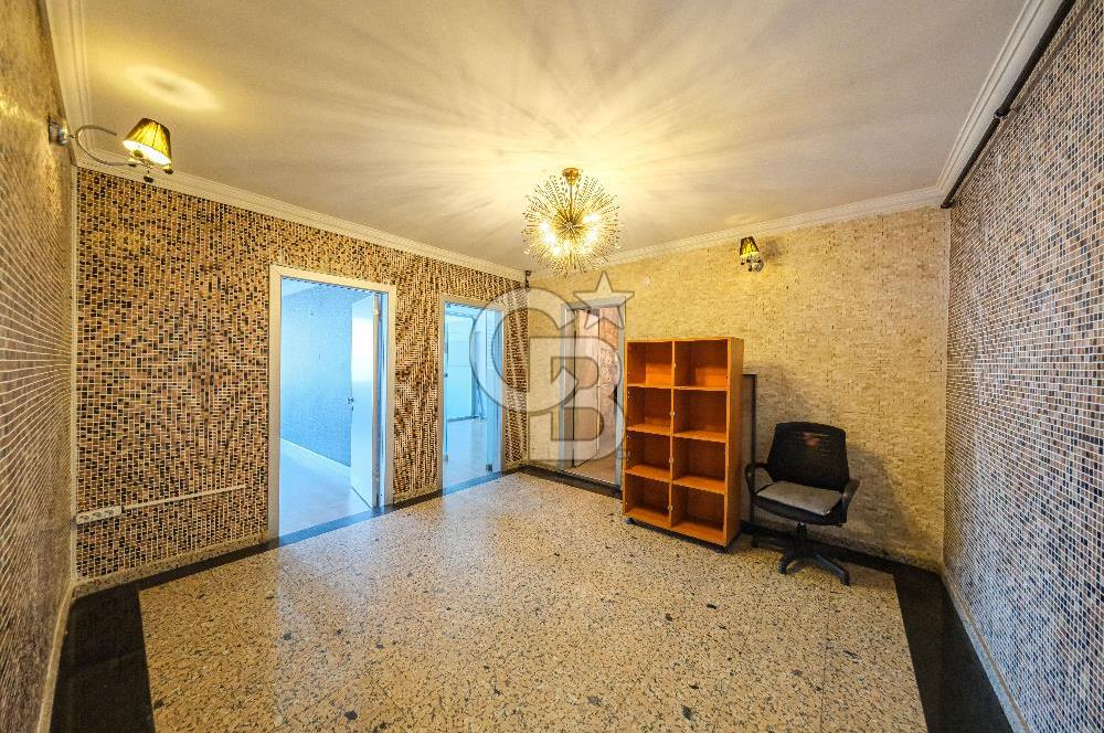 Beşiktaş Çarşı İçerisinde Deniz Manzaralı Kiralık Ofis 