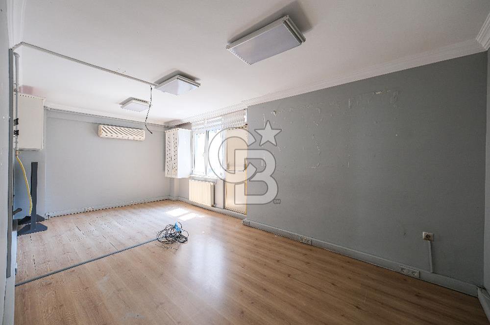 Beşiktaş Çarşı İçerisinde Deniz Manzaralı Kiralık Ofis 