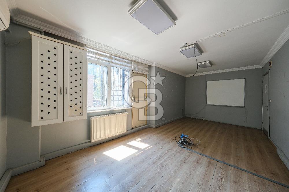 Beşiktaş Çarşı İçerisinde Deniz Manzaralı Kiralık Ofis 