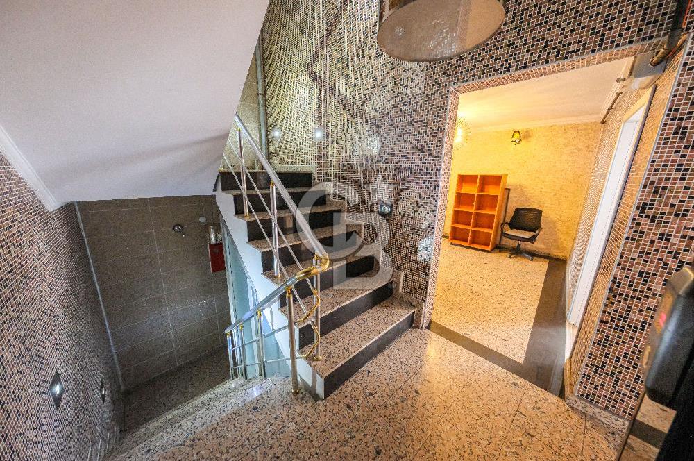Beşiktaş Çarşı İçerisinde Deniz Manzaralı Kiralık Ofis 