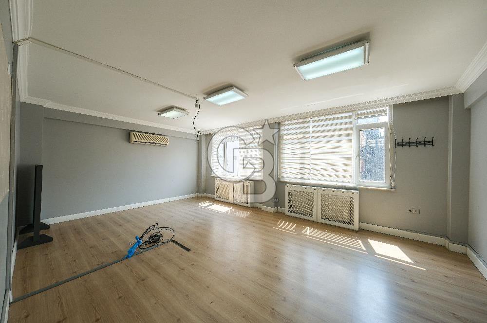 Beşiktaş Çarşı İçerisinde Deniz Manzaralı Kiralık Ofis 