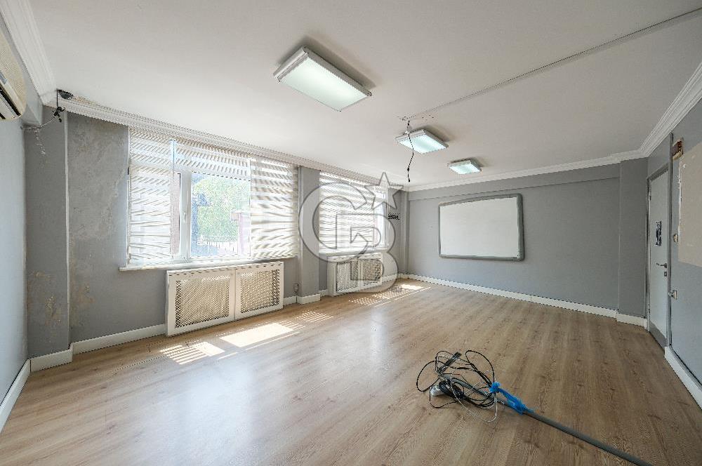 Beşiktaş Çarşı İçerisinde Deniz Manzaralı Kiralık Ofis 