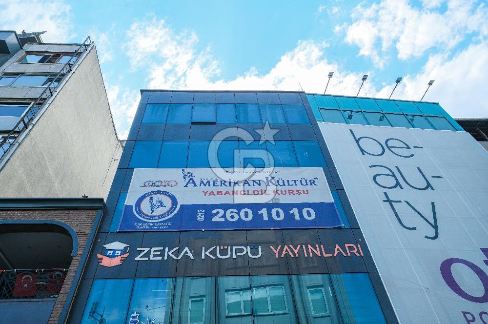 Beşiktaş Çarşı İçerisinde Deniz Manzaralı Kiralık Ofis 