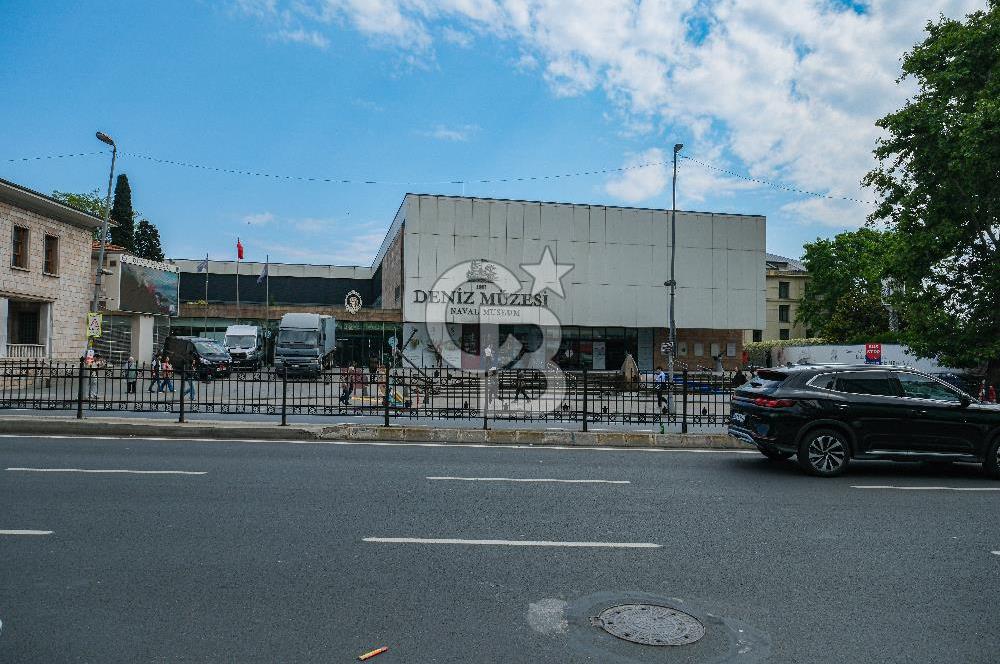 Beşiktaş Çarşı İçerisinde Deniz Manzaralı Kiralık Ofis 