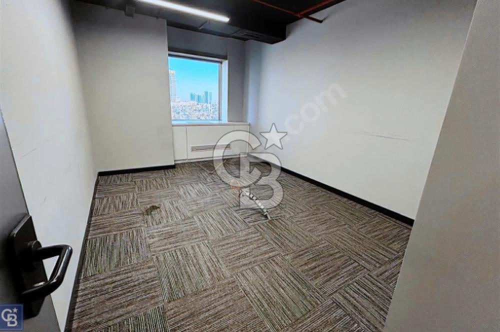 Yapı Kredi plazada 486 m2 içi yapılı Kiralık ofis katı.