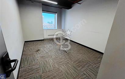 Yapı Kredi plazada 486 m2 içi yapılı Kiralık ofis katı.