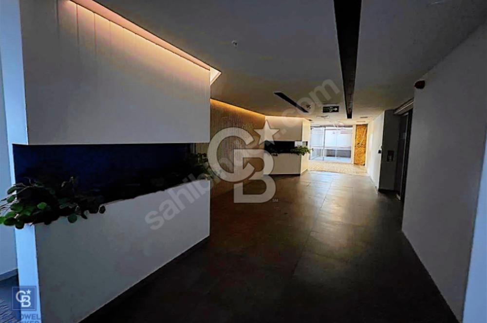 Yapı Kredi plazada 486 m2 içi yapılı Kiralık ofis katı.