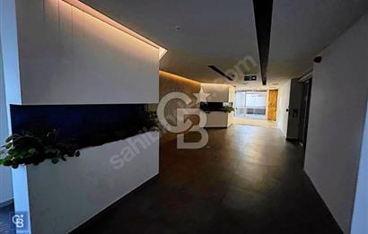 Yapı Kredi plazada 486 m2 içi yapılı Kiralık ofis katı.