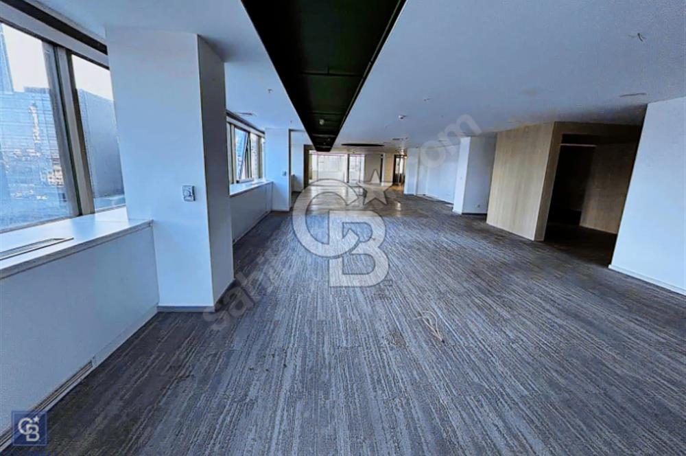 Yapı Kredi plazada 486 m2 içi yapılı Kiralık ofis katı.