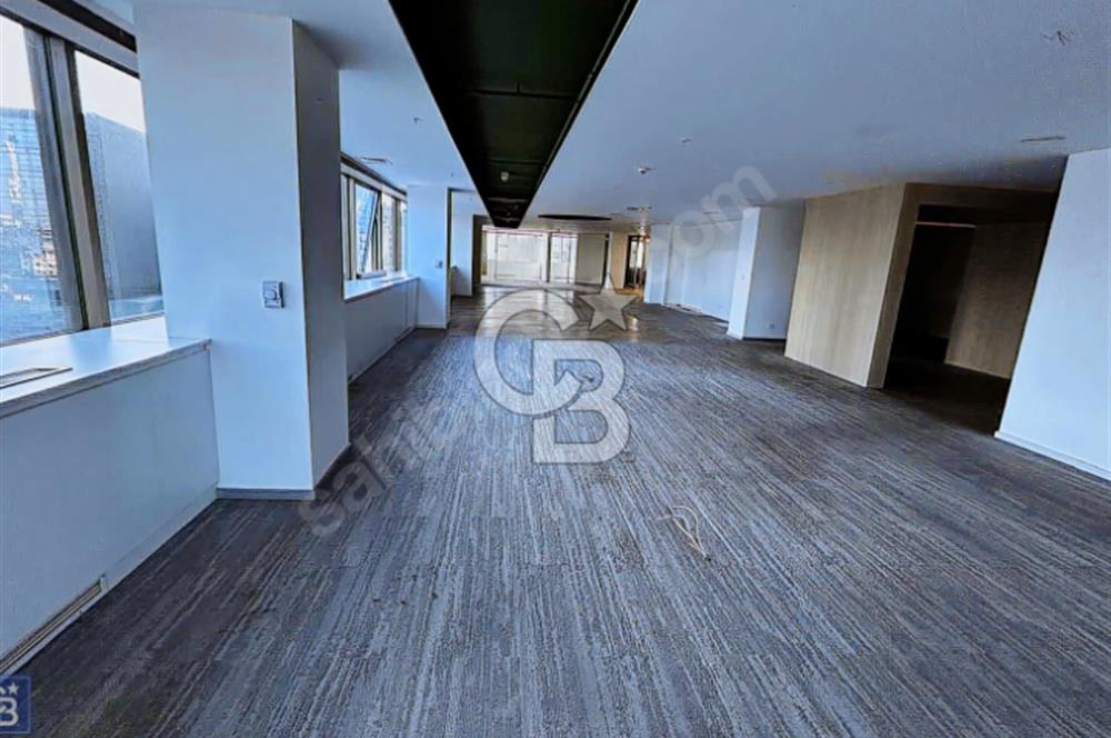 Yapı Kredi plazada 486 m2 içi yapılı Kiralık ofis katı.