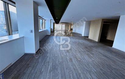 Yapı Kredi plazada 486 m2 içi yapılı Kiralık ofis katı.