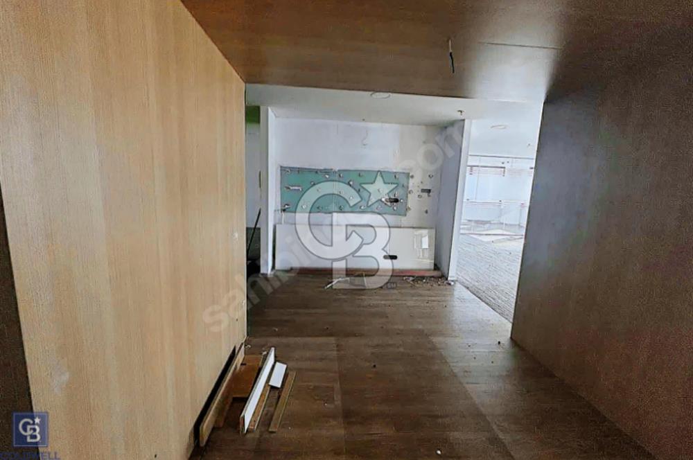 Yapı Kredi plazada 486 m2 içi yapılı Kiralık ofis katı.