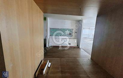 Yapı Kredi plazada 486 m2 içi yapılı Kiralık ofis katı.