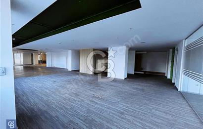 Yapı Kredi plazada 486 m2 içi yapılı Kiralık ofis katı.