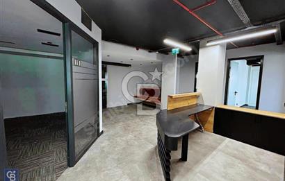 Yapı Kredi plazada 486 m2 içi yapılı Kiralık ofis katı.