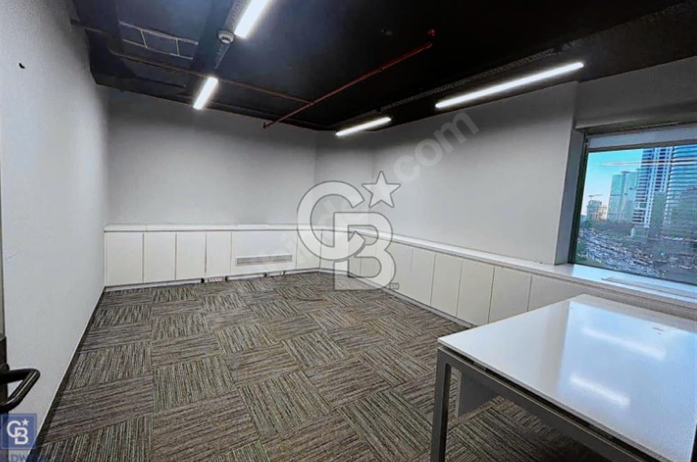 Yapı Kredi plazada 486 m2 içi yapılı Kiralık ofis katı.