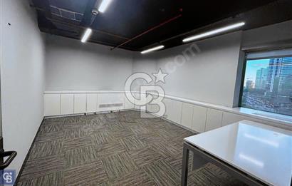 Yapı Kredi plazada 486 m2 içi yapılı Kiralık ofis katı.