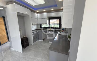 DİKİLİ CUMHURİYET MAHALLESİ'NDE SATILIK 6+1 TRİPLEKS LÜKS VİLLA