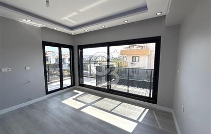 DİKİLİ CUMHURİYET MAHALLESİ'NDE SATILIK 6+1 TRİPLEKS LÜKS VİLLA