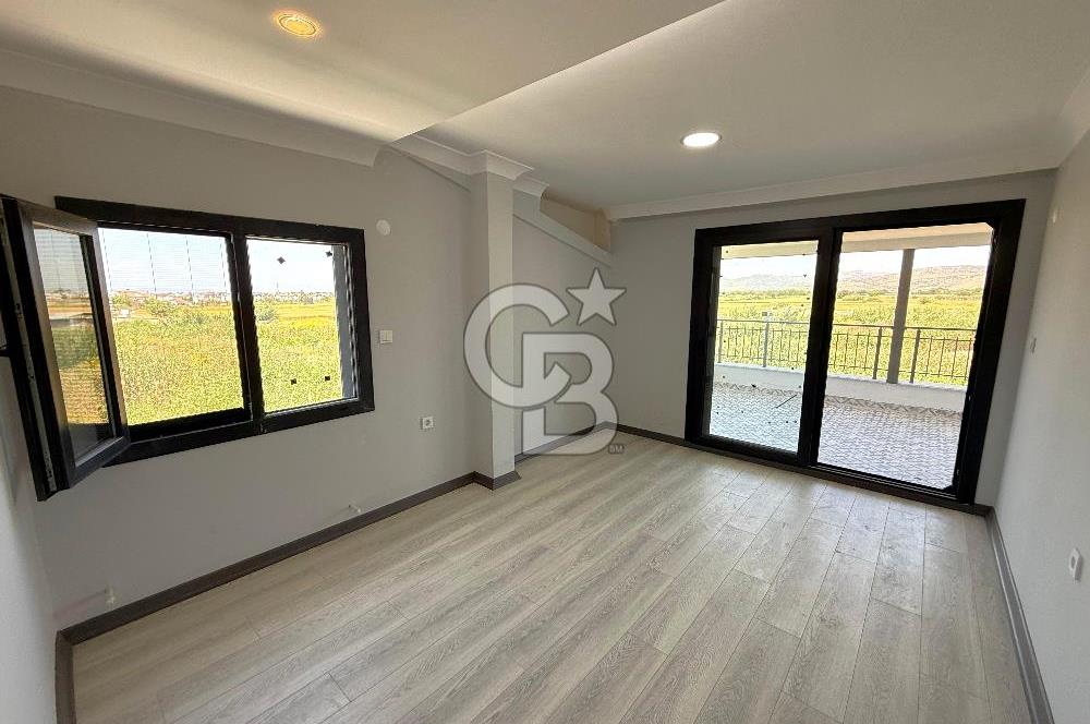 DİKİLİ CUMHURİYET MAHALLESİ'NDE SATILIK ÇOK ÖZEL 5+1 SIFIR VİLLA