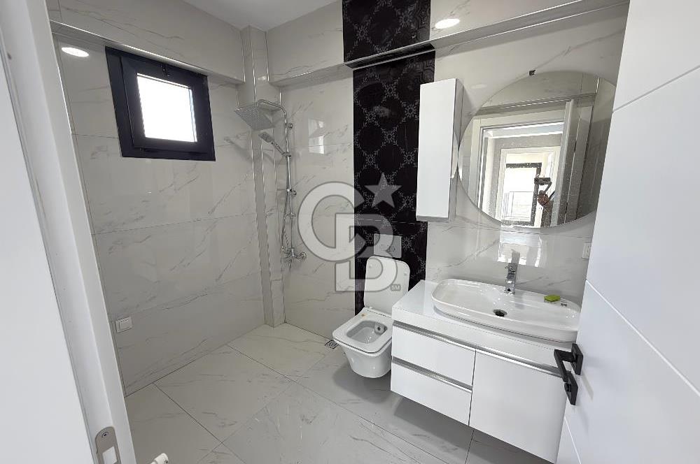 DİKİLİ CUMHURİYET MAHALLESİ'NDE SATILIK 6+1 TRİPLEKS LÜKS VİLLA