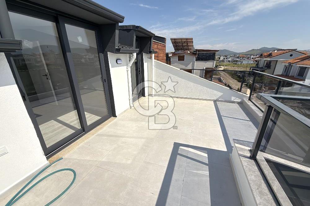 DİKİLİ CUMHURİYET MAHALLESİ'NDE SATILIK 6+1 TRİPLEKS LÜKS VİLLA