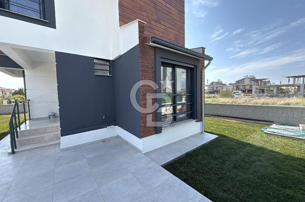 DİKİLİ CUMHURİYET MAHALLESİ'NDE SATILIK 6+1 TRİPLEKS LÜKS VİLLA