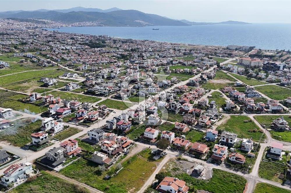DİKİLİ CUMHURİYET MAHALLESİ'NDE SATILIK 6+1 TRİPLEKS LÜKS VİLLA