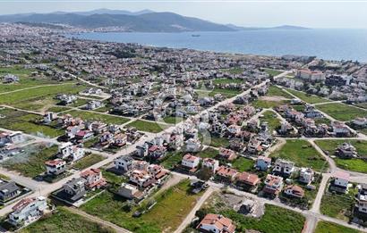 DİKİLİ CUMHURİYET MAHALLESİ'NDE SATILIK 6+1 TRİPLEKS LÜKS VİLLA