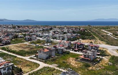 DİKİLİ CUMHURİYET MAHALLESİ'NDE SATILIK ÇOK ÖZEL 5+1 SIFIR VİLLA