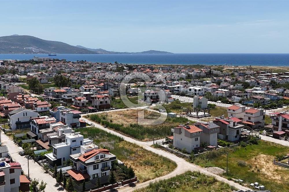 DİKİLİ CUMHURİYET MAHALLESİ'NDE SATILIK ÇOK ÖZEL 5+1 SIFIR VİLLA