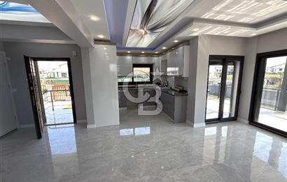 DİKİLİ CUMHURİYET MAHALLESİ'NDE SATILIK 6+1 TRİPLEKS LÜKS VİLLA