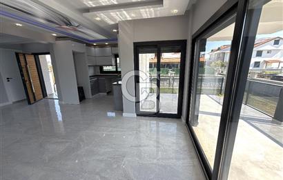 DİKİLİ CUMHURİYET MAHALLESİ'NDE SATILIK 6+1 TRİPLEKS LÜKS VİLLA