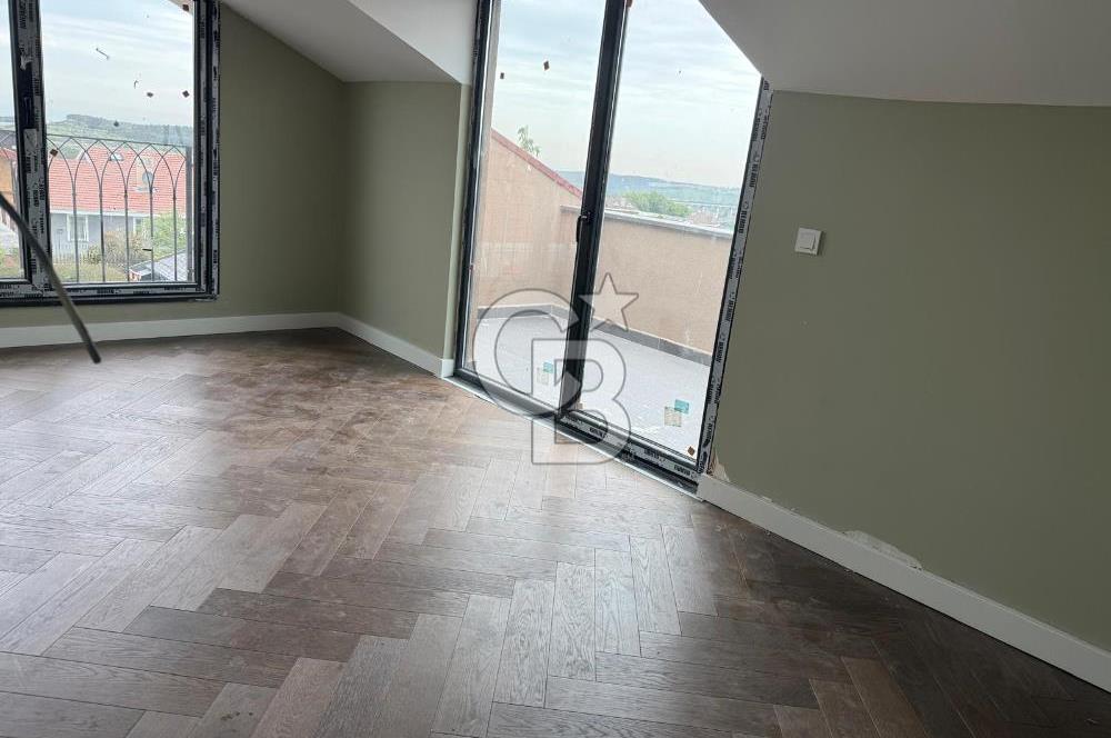 USKUMRUKÖY'DE BUTİK SİTE İÇERİSİNDE 4+1 TRİPLEX VİLLA