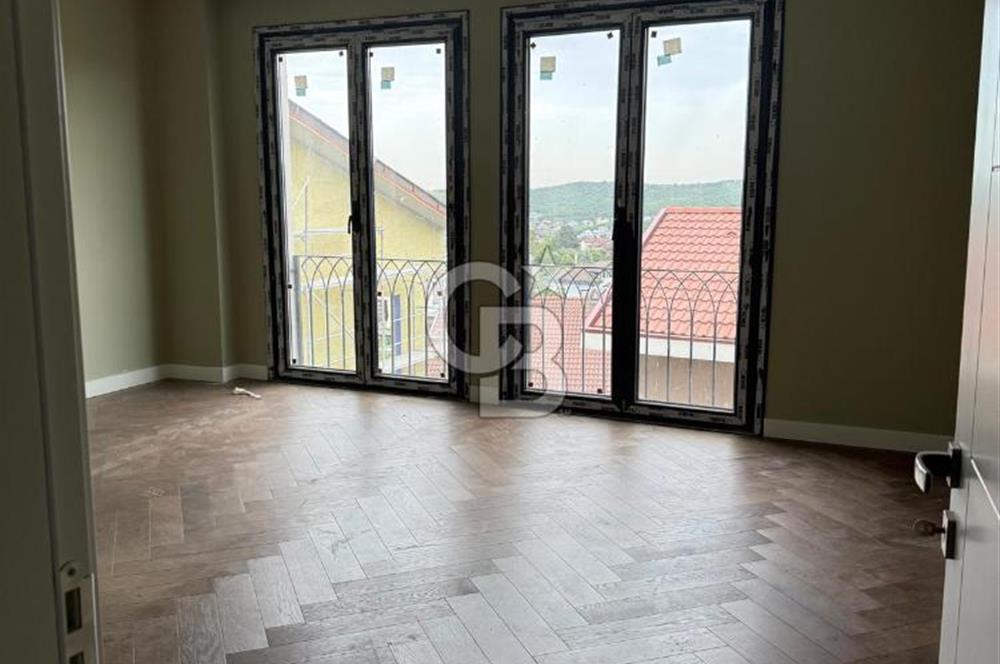 USKUMRUKÖY'DE BUTİK SİTE İÇERİSİNDE 4+1 TRİPLEX VİLLA