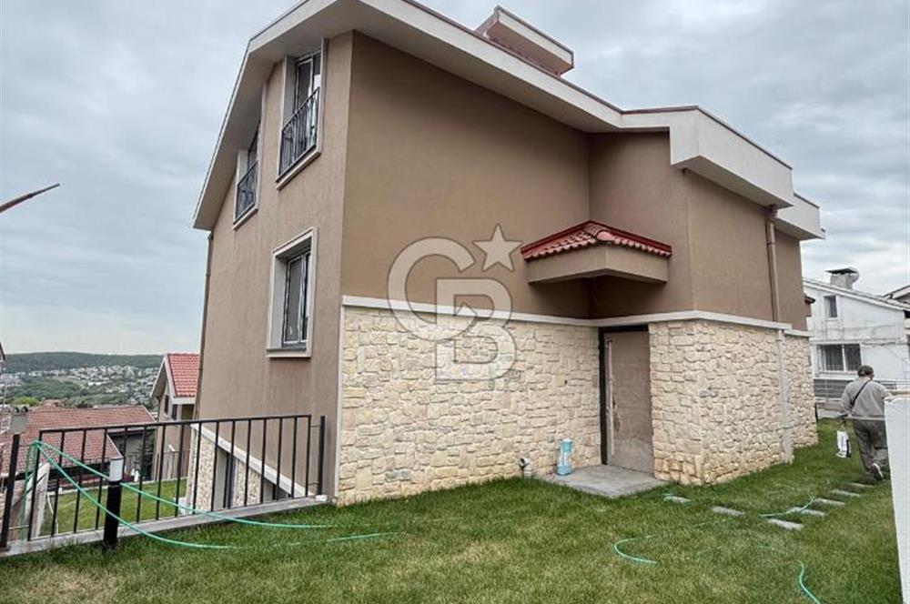 USKUMRUKÖY'DE BUTİK SİTE İÇERİSİNDE 4+1 TRİPLEX VİLLA