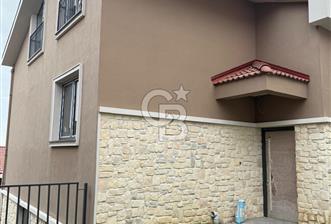 USKUMRUKÖY'DE BUTİK SİTE İÇERİSİNDE 4+1 TRİPLEX VİLLA