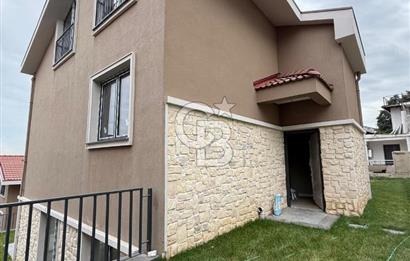 USKUMRUKÖY'DE BUTİK SİTE İÇERİSİNDE 4+1 TRİPLEX VİLLA