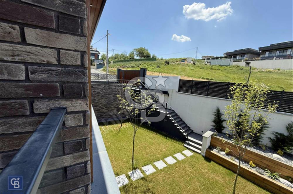 ARNAVUTKÖY BOLLUCA'DA ORMAN MANZARALI LÜKS TRİPLEX VİLLA!