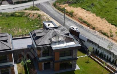 ARNAVUTKÖY BOLLUCA'DA ORMAN MANZARALI LÜKS TRİPLEX VİLLA!