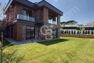 ARNAVUTKÖY BOLLUCA'DA ORMAN MANZARALI LÜKS TRİPLEX VİLLA!