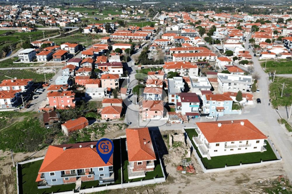 Foça Bağarası'nda Satılık 2+1 Bahçe Katı Daire