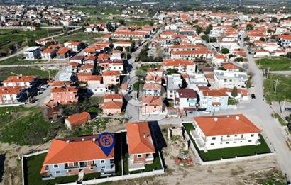 Foça Bağarası'nda Satılık 2+1 Bahçe Katı Daire