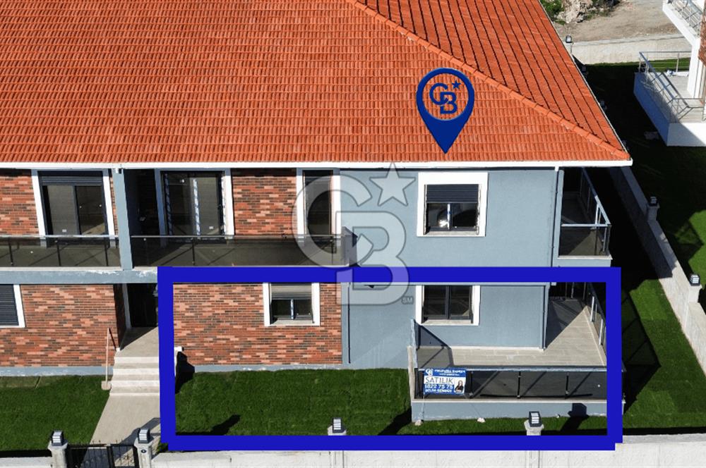 Foça Bağarası'nda Satılık 2+1 Bahçe Katı Daire