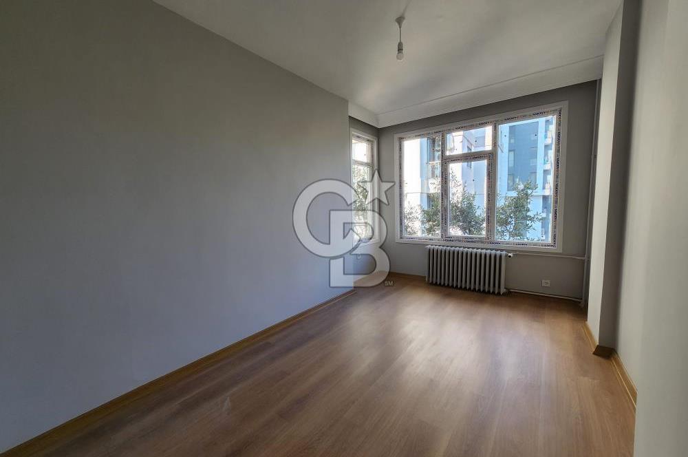 Bağdat Caddesine 2.Bina İçi Tamamen Yenilenmiş Büyük 2,5+1 Daire