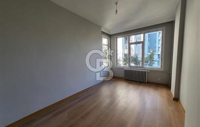 Bağdat Caddesine 2.Bina İçi Tamamen Yenilenmiş Büyük 2,5+1 Daire