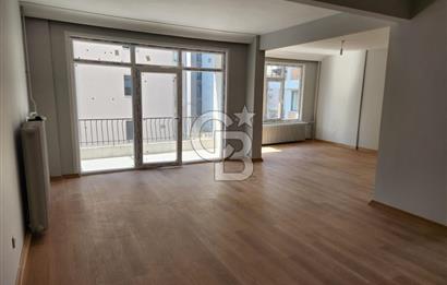 Bağdat Caddesine 2.Bina İçi Tamamen Yenilenmiş Büyük 2,5+1 Daire