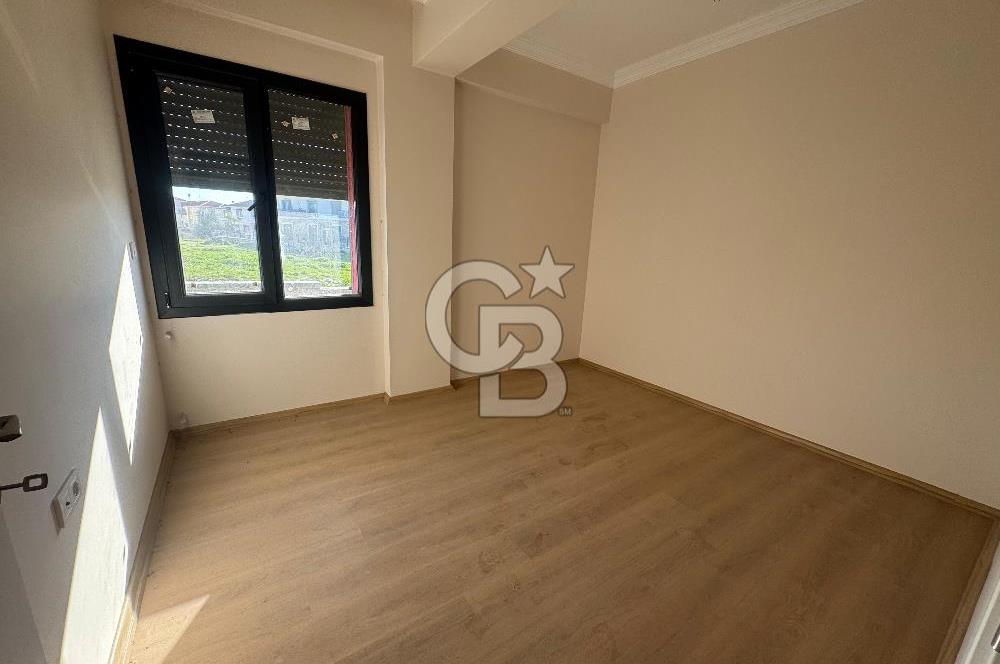 Foça Bağarası'nda Satılık 2+1 Bahçe Katı Daire