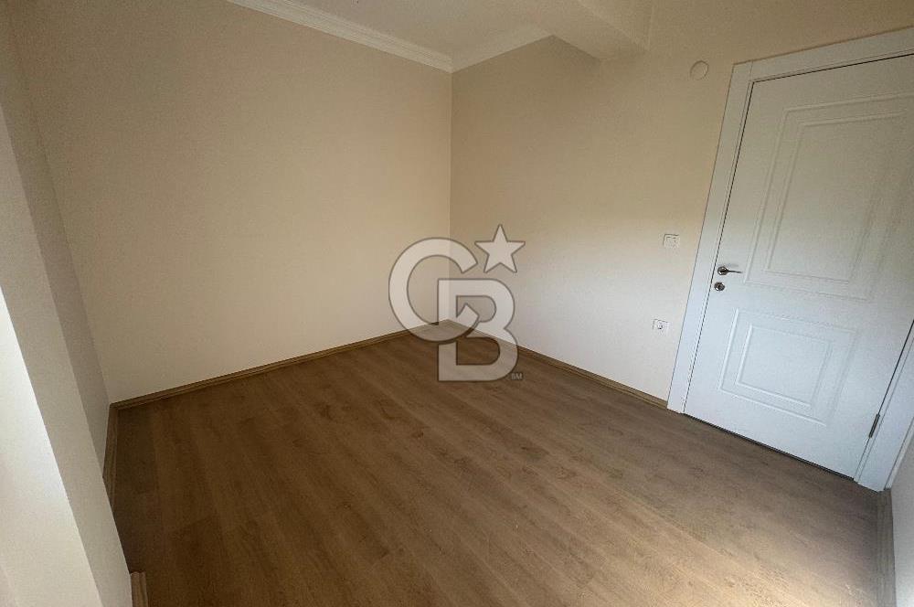 Foça Bağarası'nda Satılık 2+1 Bahçe Katı Daire