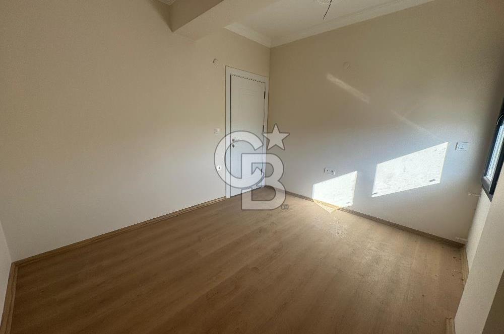 Foça Bağarası'nda Satılık 2+1 Bahçe Katı Daire